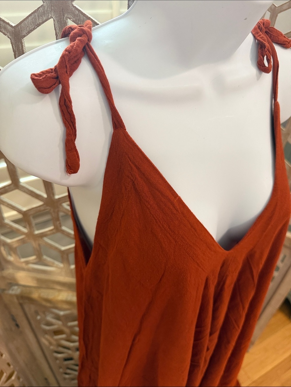 NWOT Flowy Rust Orange-Brown V-Neck Handkerchief Hem Jumpsuit One Size - Picture 5 of 8